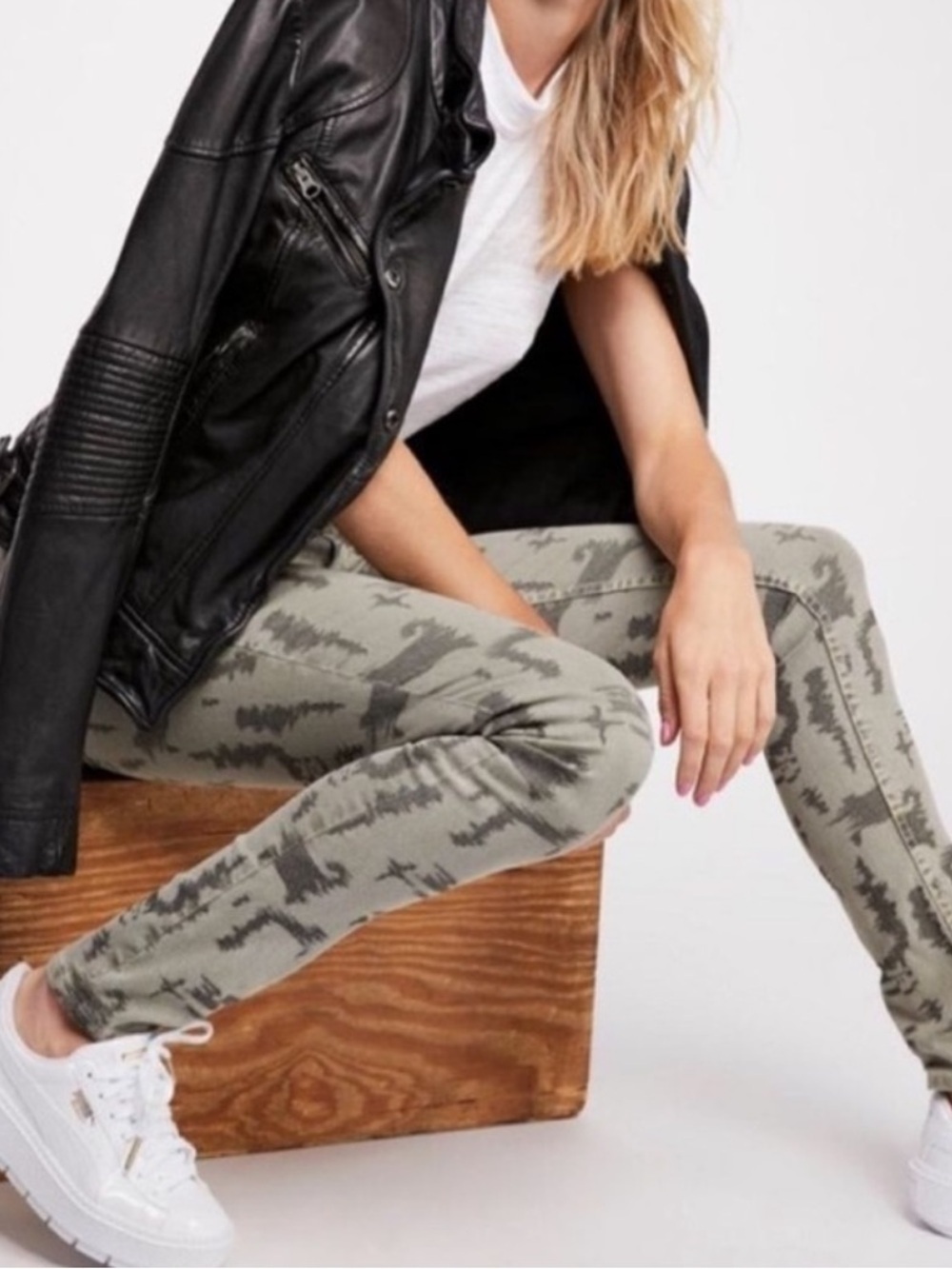 FREE PEOPLE mocha Printed Skinny Pants for Women!! 26